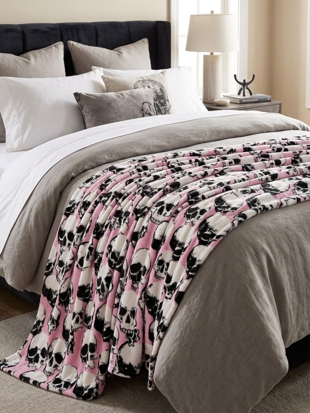 NEW Queen Size Soft Pink Skull Halloween Fleece Plush Blanket Cozy Bedding